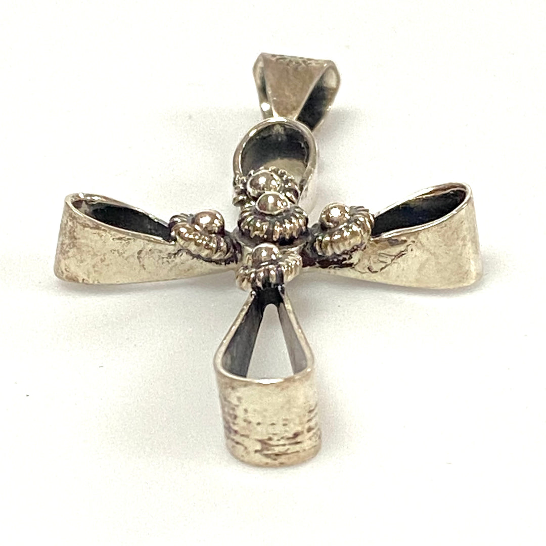 v525 Vintage Sterling Silver 925 Mexican Cross Looped "Flower" Pendant