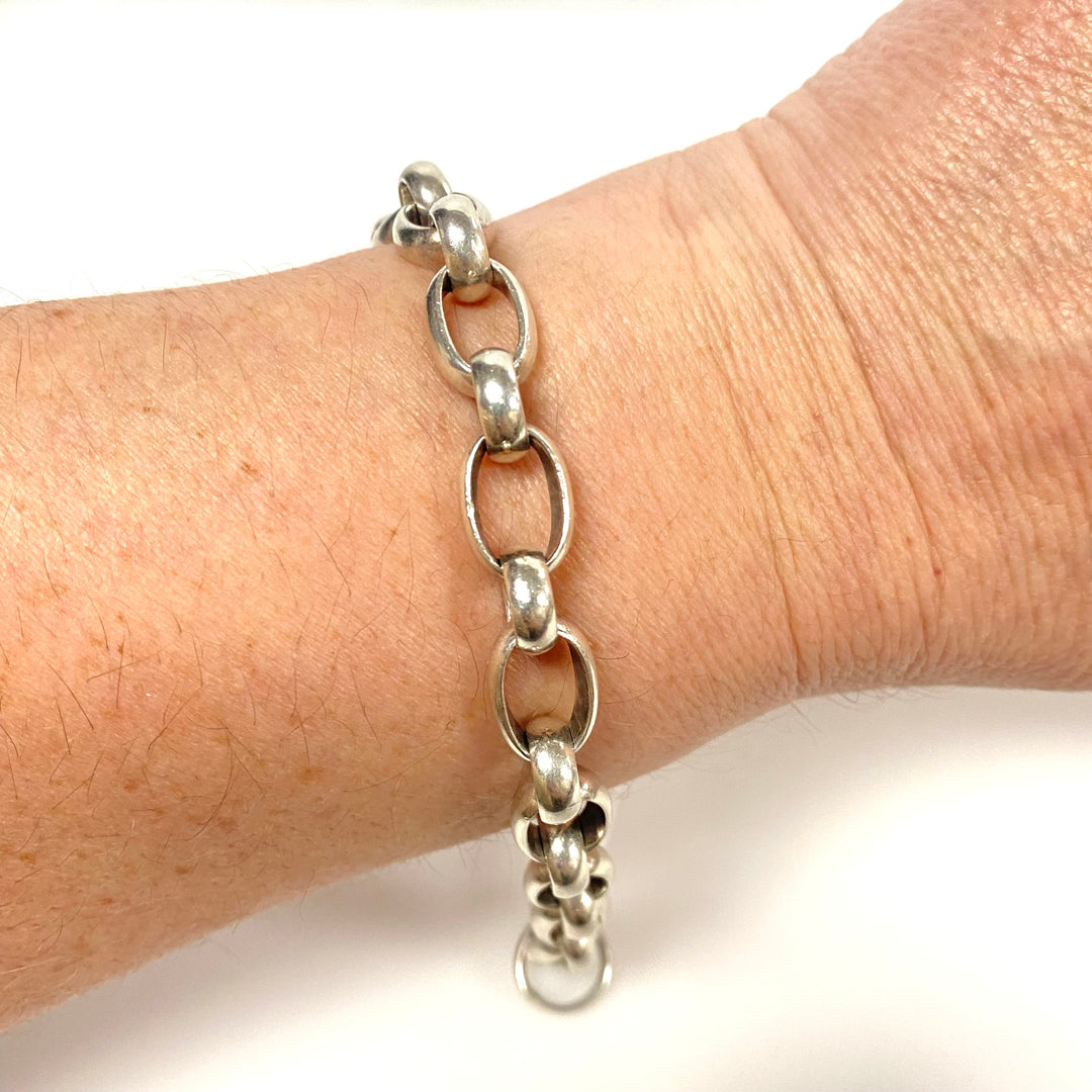 v537 Vintage Sterling Silver 925 Bracelet Toggle Closure Oval and Round Links