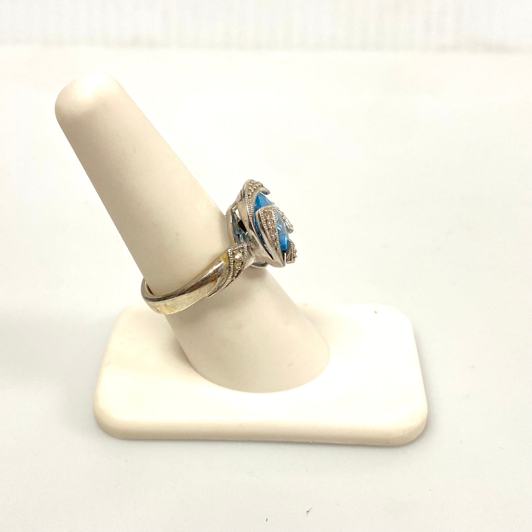 v555 Vintage Sterling Silver Blue and White Rhinestones Starry Cut Ring Sz 7.75