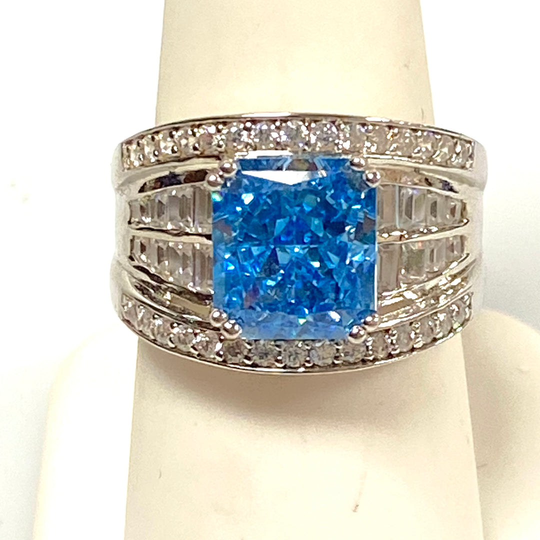 v555 Vintage Sterling Silver Blue and White Rhinestones Starry Cut Ring Sz 7.75