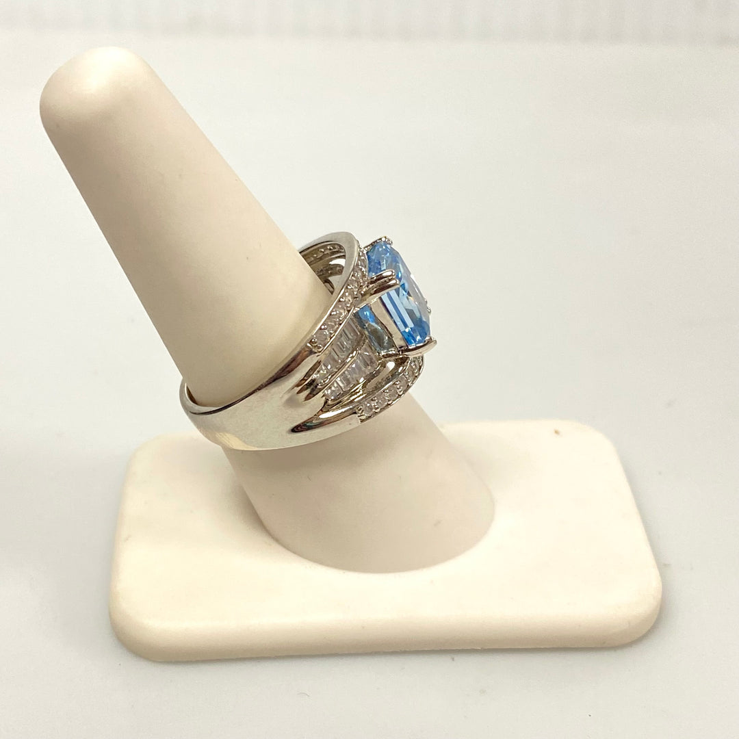 v555 Vintage Sterling Silver Blue and White Rhinestones Starry Cut Ring Sz 7.75