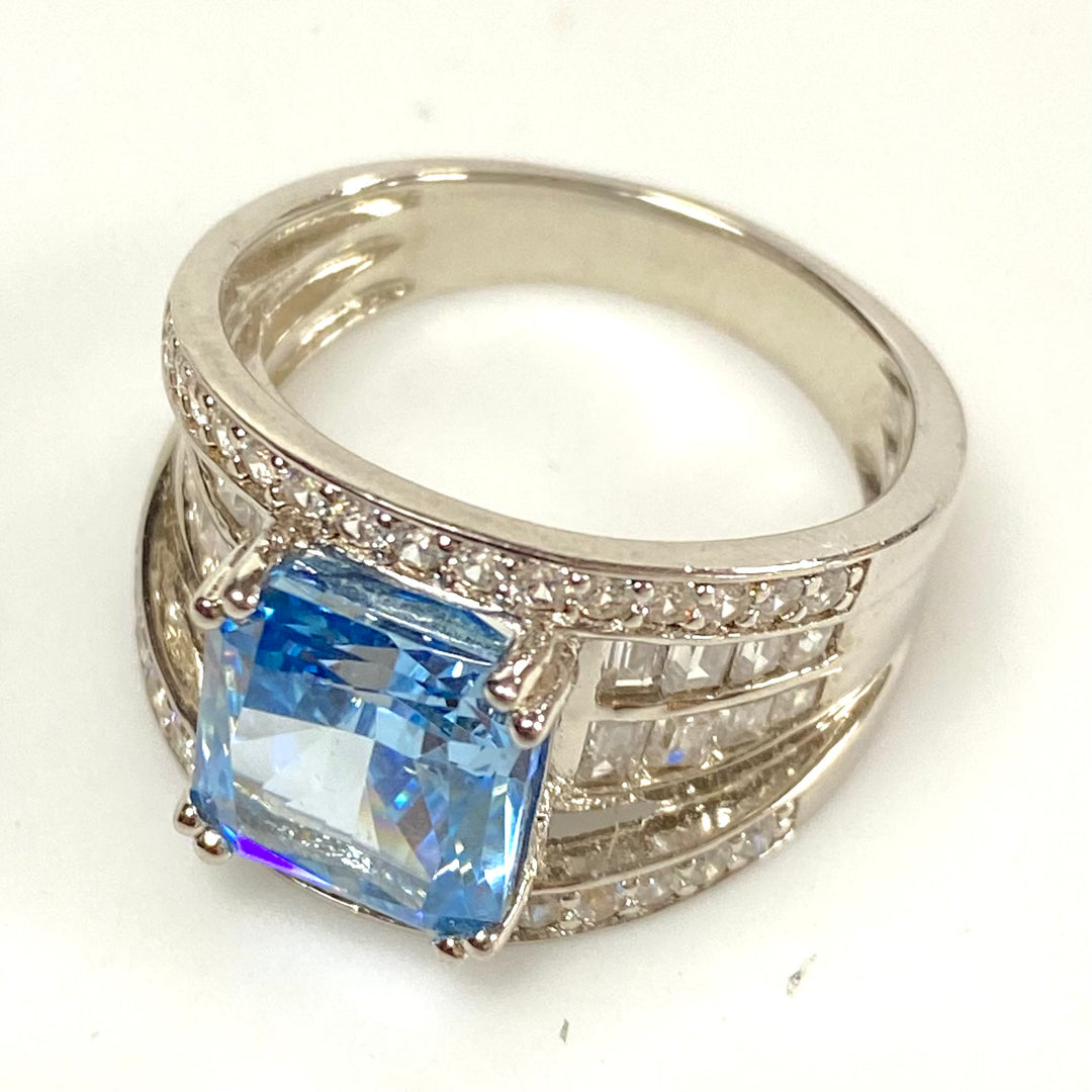 v555 Vintage Sterling Silver Blue and White Rhinestones Starry Cut Ring Sz 7.75