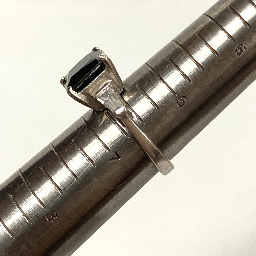 v577 Vintage Princess-cut Spines Stone in Sterling Silver Setting Ring Size 6.75