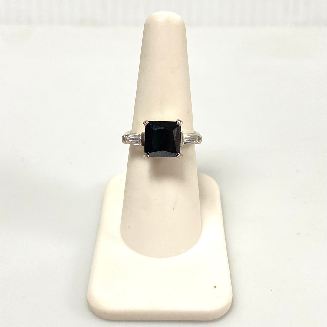 v577 Vintage Princess-cut Spines Stone in Sterling Silver Setting Ring Size 6.75