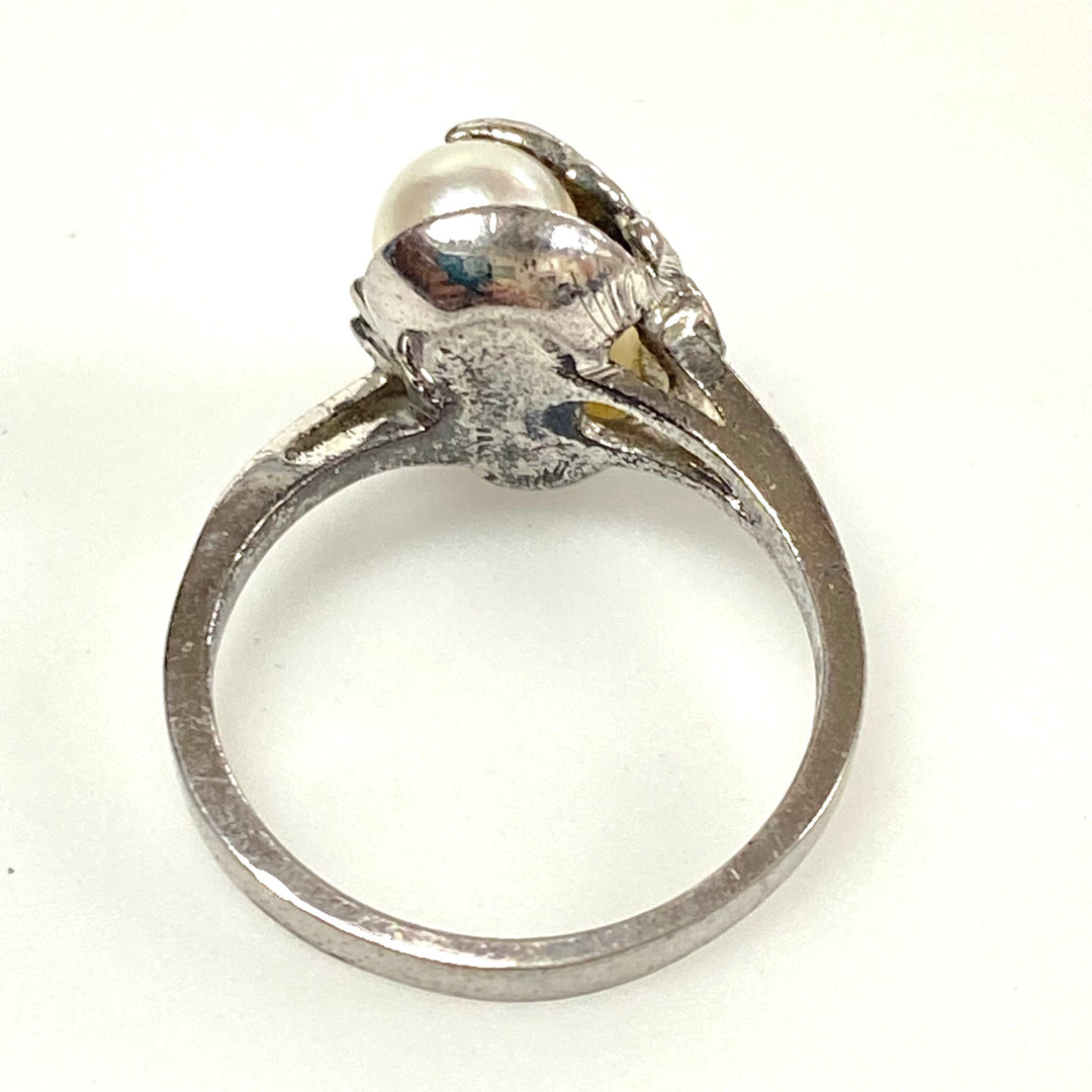 v583 Vintage Sterling Silver Pearl and Emerald "Toi et Moi" Style Ring Size 4.75