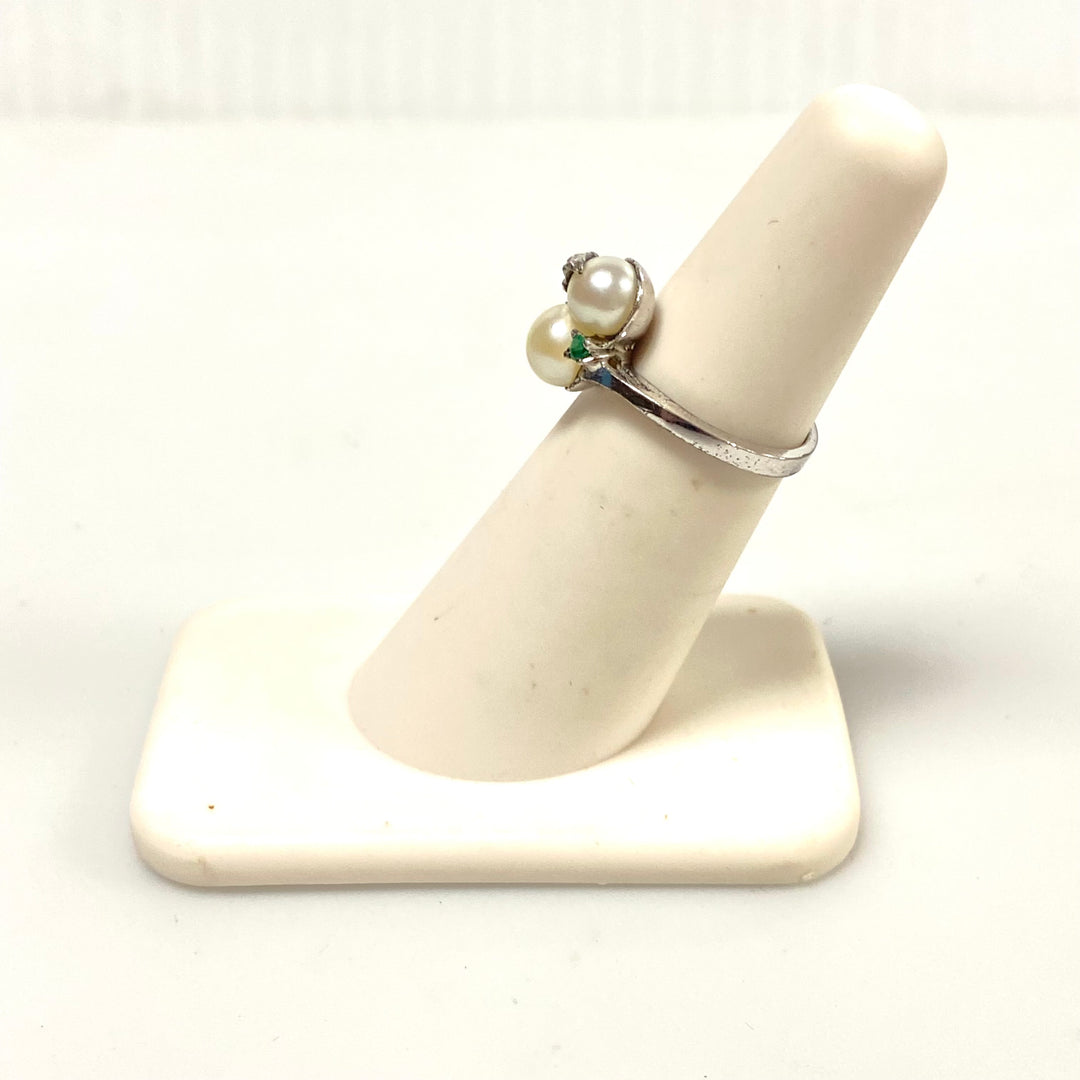 v583 Vintage Sterling Silver Pearl and Emerald "Toi et Moi" Style Ring Size 4.75