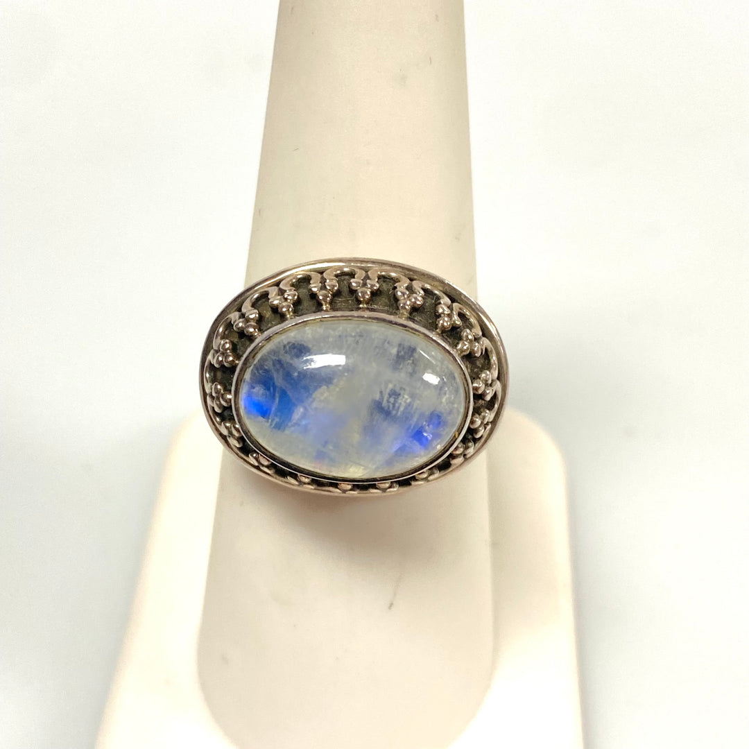 v585 Vintage Moonstone Cabochon Ring in Sterling Silver Filigree Setting Size 8