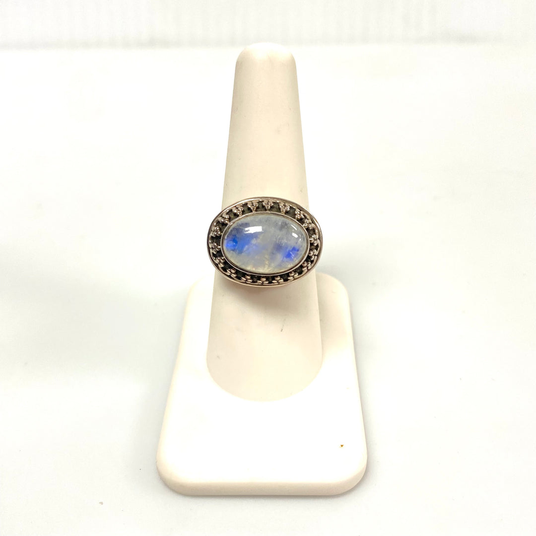 v585 Vintage Moonstone Cabochon Ring in Sterling Silver Filigree Setting Size 8