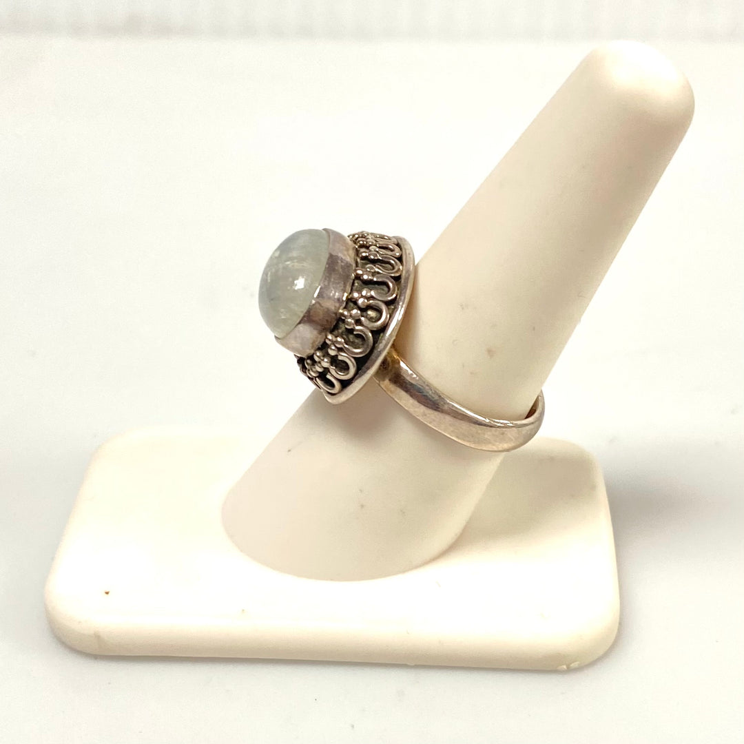 v585 Vintage Moonstone Cabochon Ring in Sterling Silver Filigree Setting Size 8