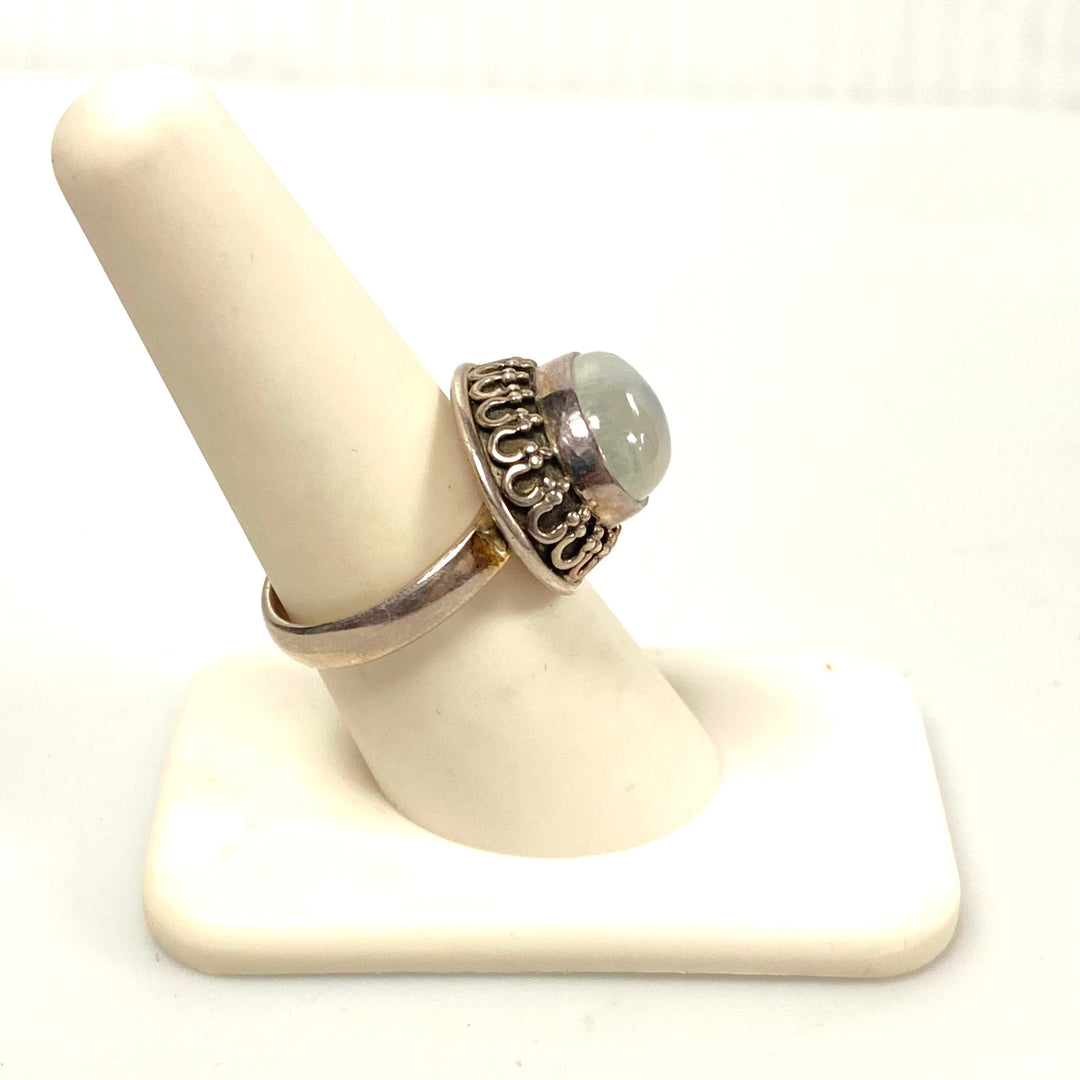 v585 Vintage Moonstone Cabochon Ring in Sterling Silver Filigree Setting Size 8