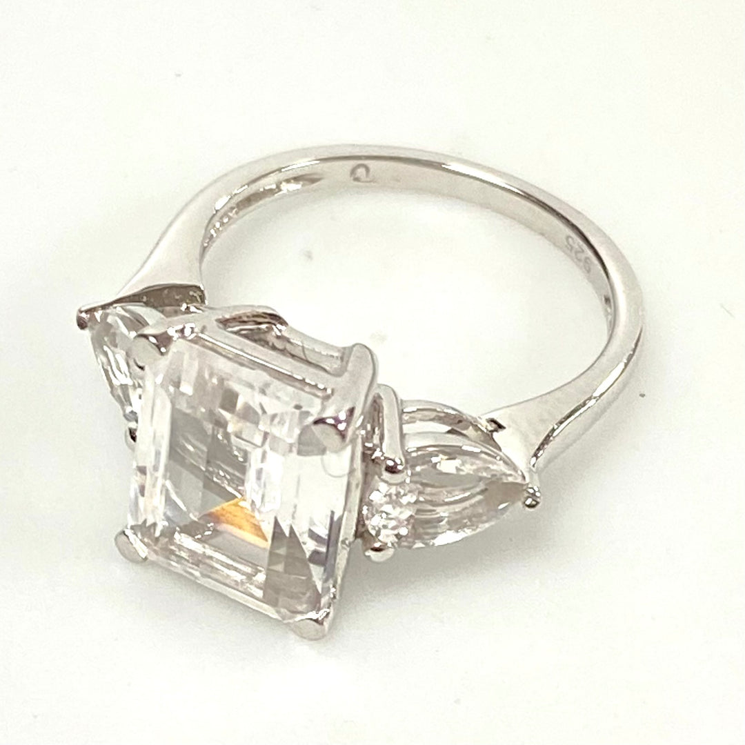 v592 Vintage Sterling Silver Emerald-Cut White Cubic Zirconia Stone Ring Size 5