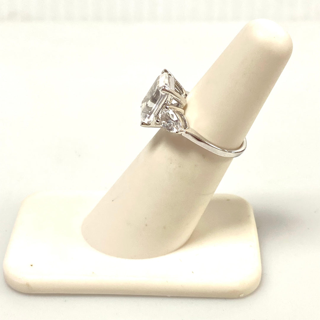 v592 Vintage Sterling Silver Emerald-Cut White Cubic Zirconia Stone Ring Size 5