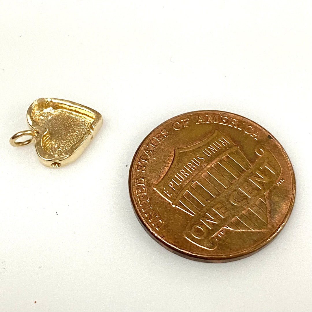 v604 Vintage 14k Yellow Gold Heart shaped Pendant Charm Jewelry Making Part