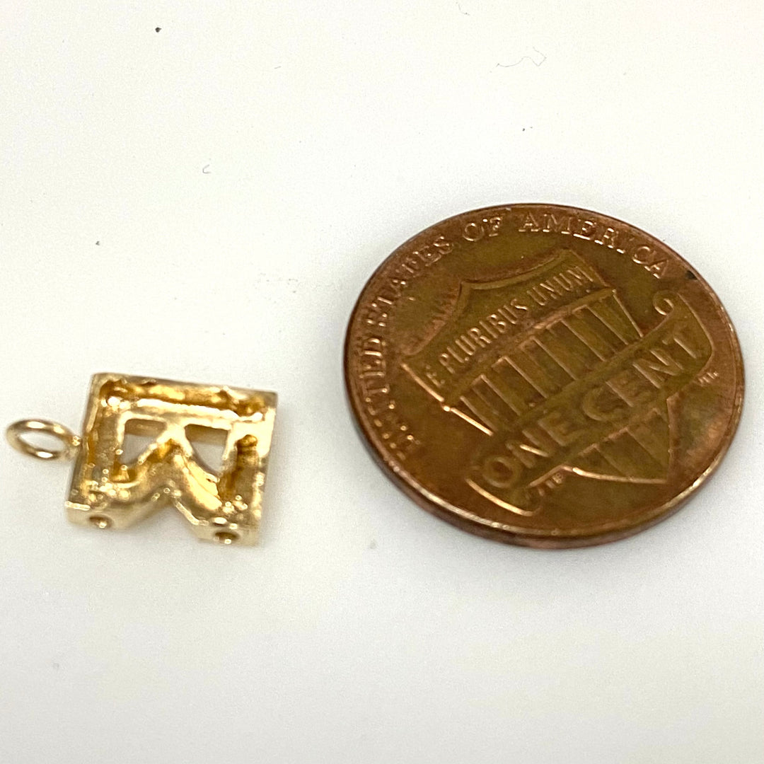 v605 Vintage 14k Yellow Gold Pendant Charm Jewelry Bracelet Making Part Letter B