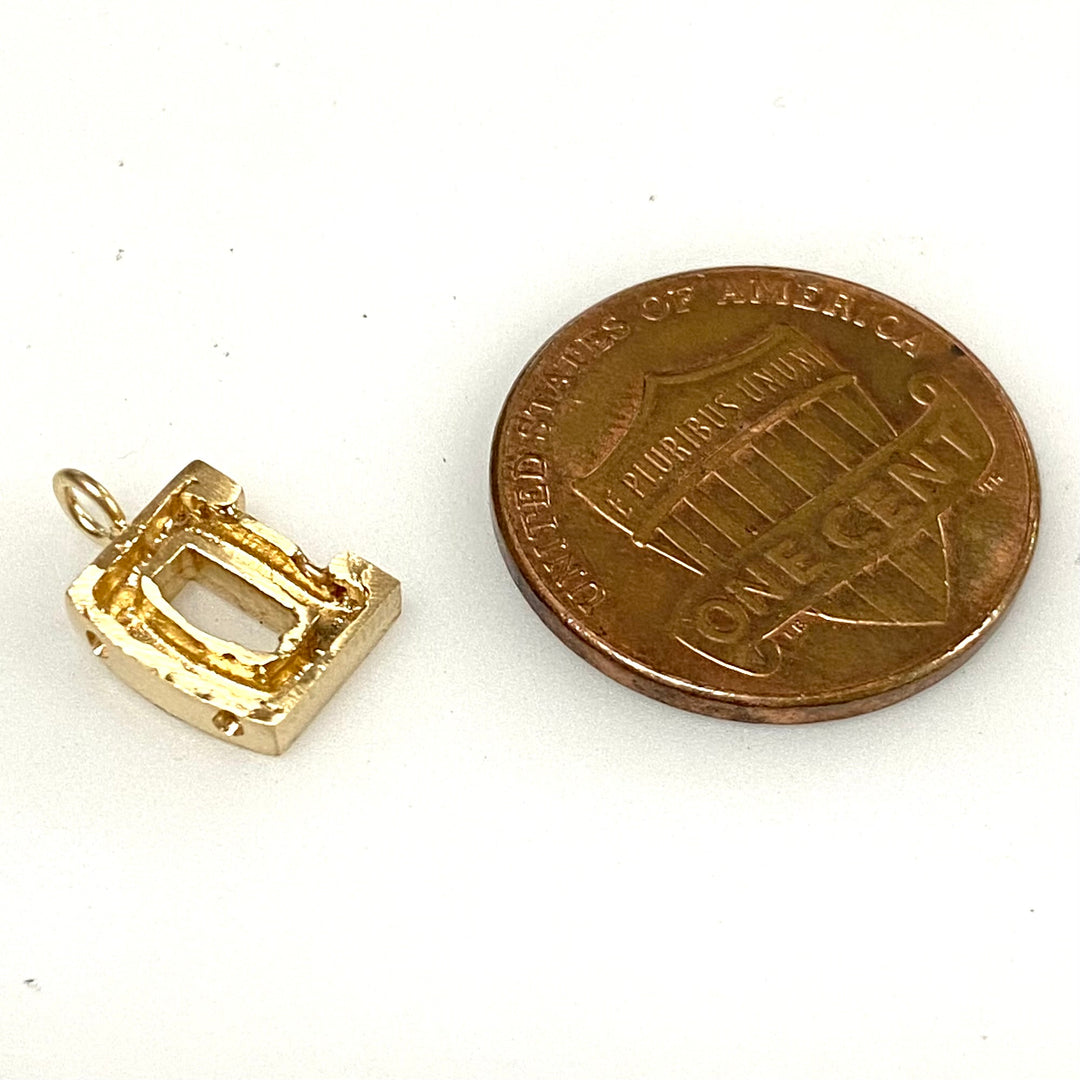 v609 Vintage 14k Yellow Gold Pendant Charm Jewelry Bracelet Making Part Letter D