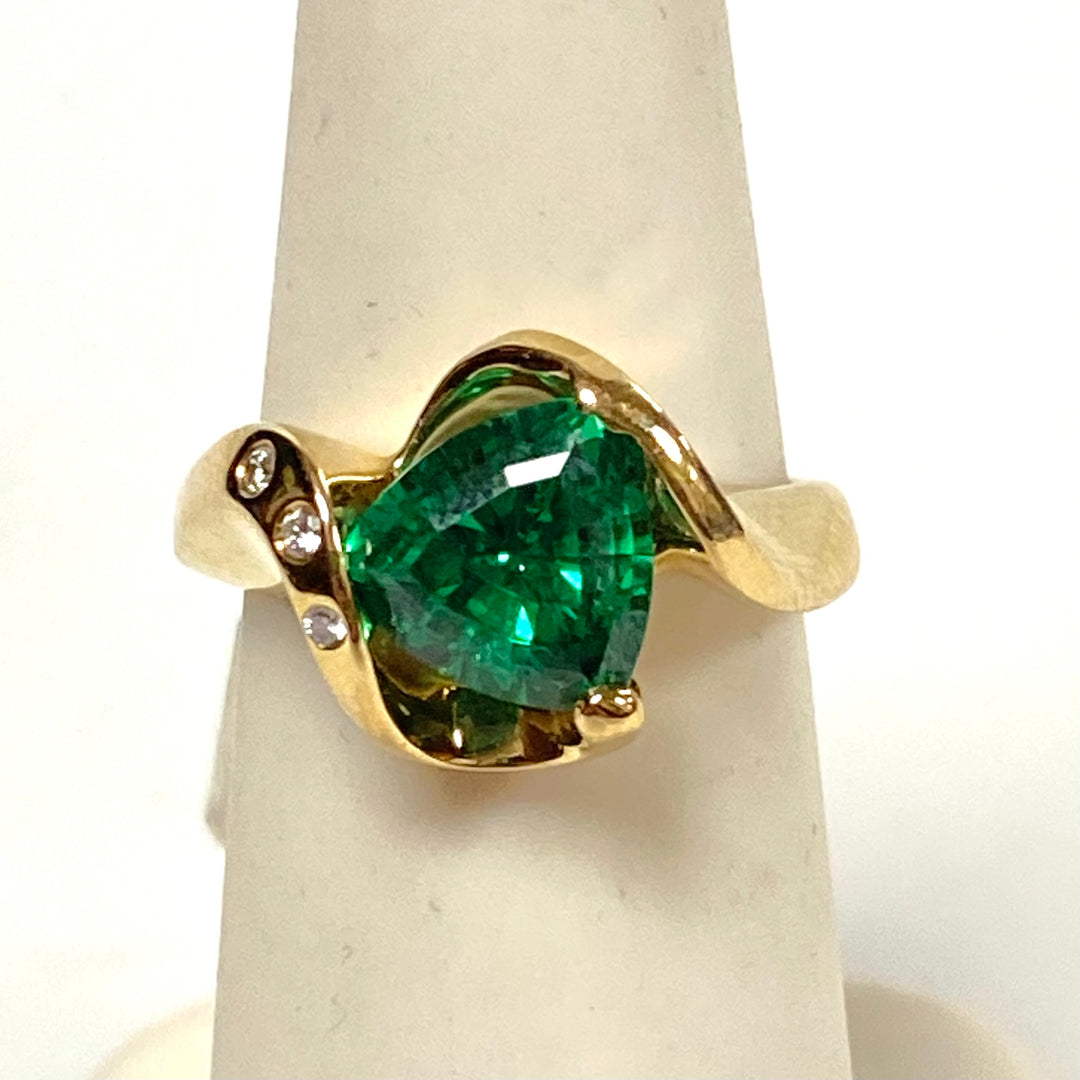 v624 Vintage 14k Yellow Gold Trillion-cut Green Gemstone Diamond Statement Ring Sz 4.25