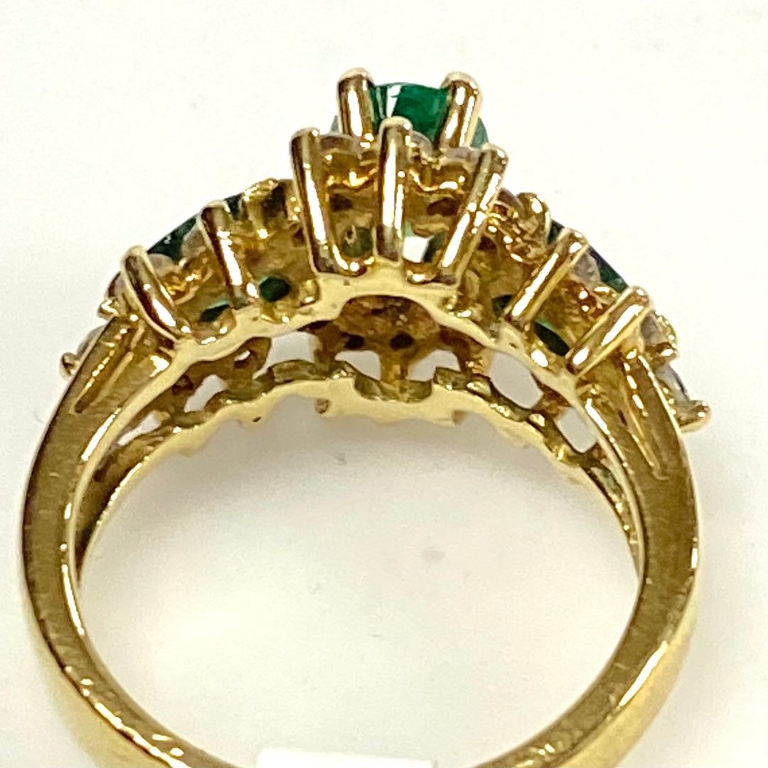 v625 Vintage 10k Yellow Gold Emerald Diamond Cluster Style Cocktail Ring Sz 5.25