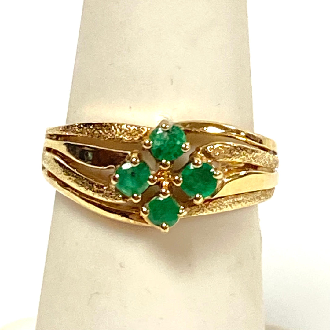 v626 Vintage 14k Yellow Gold Emerald Clover Cluster Style Cocktail Ring Sz 5.25