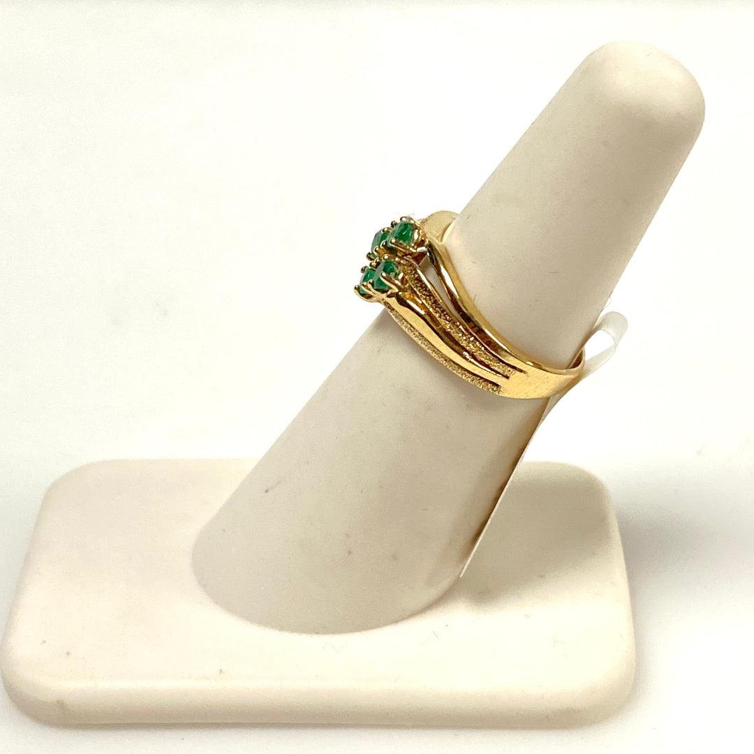 v626 Vintage 14k Yellow Gold Emerald Clover Cluster Style Cocktail Ring Sz 5.25