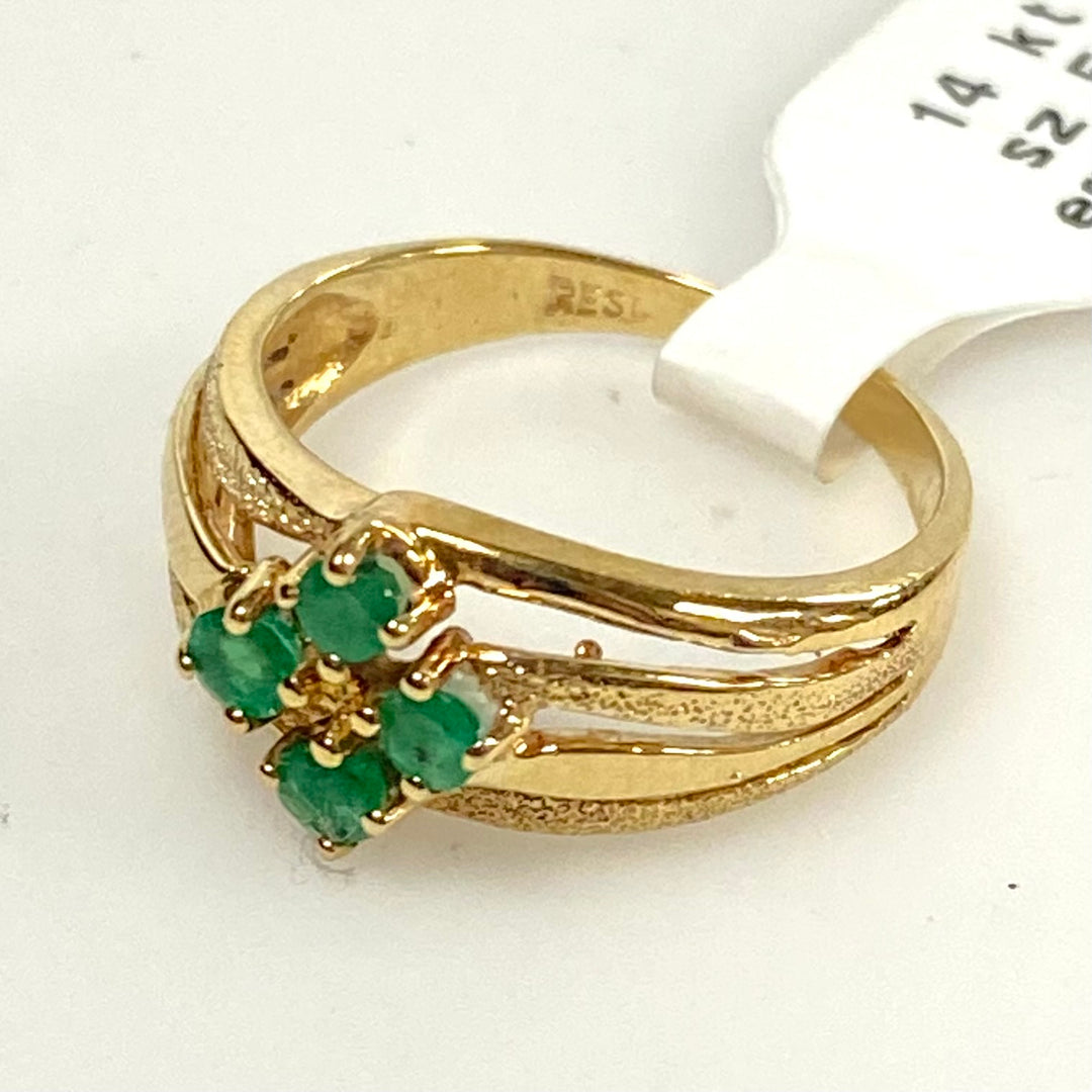 v626 Vintage 14k Yellow Gold Emerald Clover Cluster Style Cocktail Ring Sz 5.25