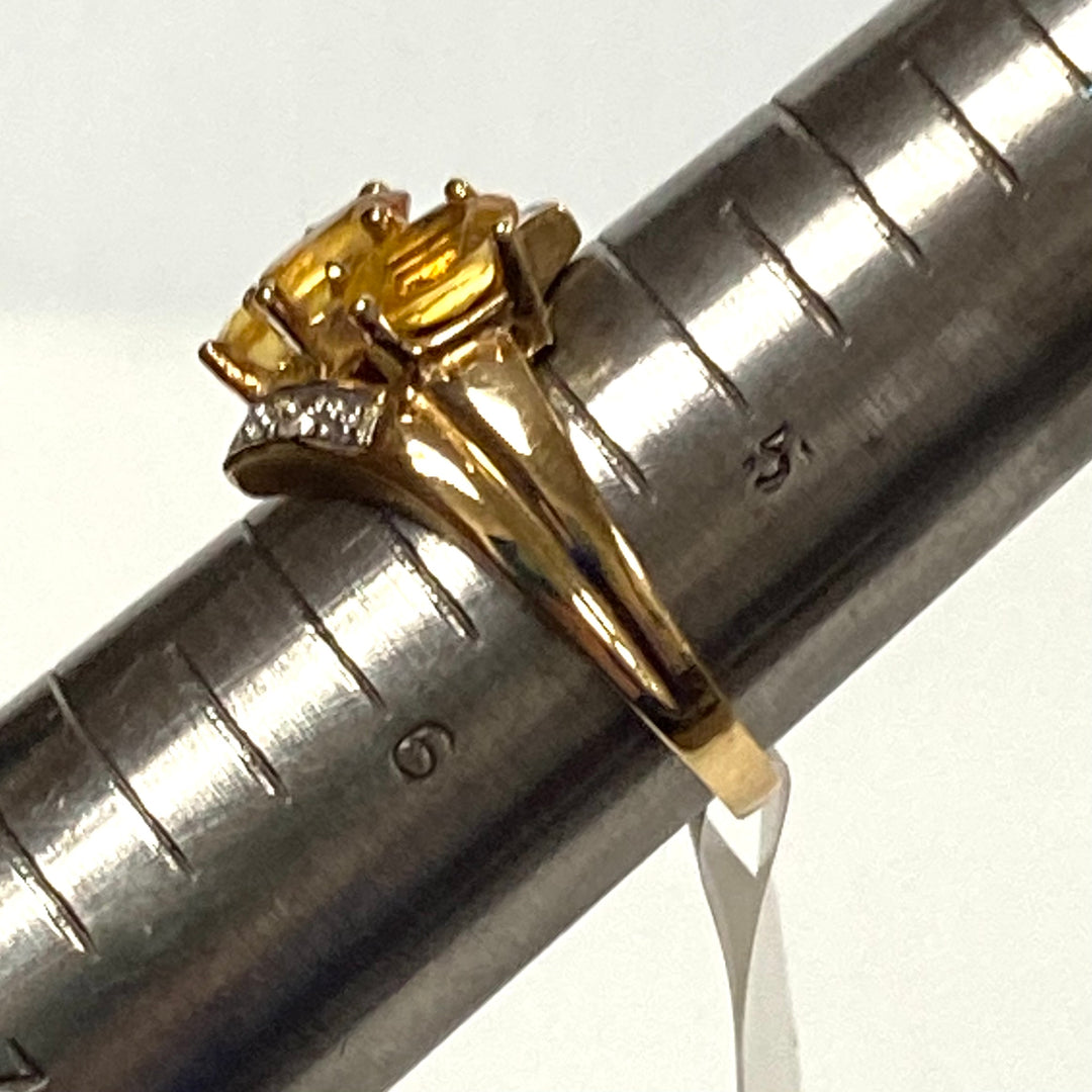 v628 Vintage 14k Yellow Gold Three-stone Yellow Citrine Cocktail Ring Size 5.5