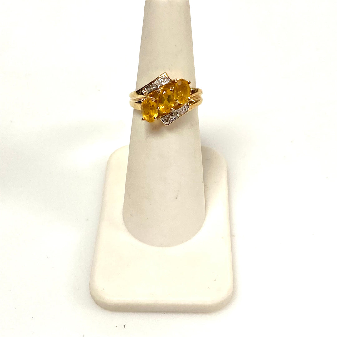 v628 Vintage 14k Yellow Gold Three-stone Yellow Citrine Cocktail Ring Size 5.5