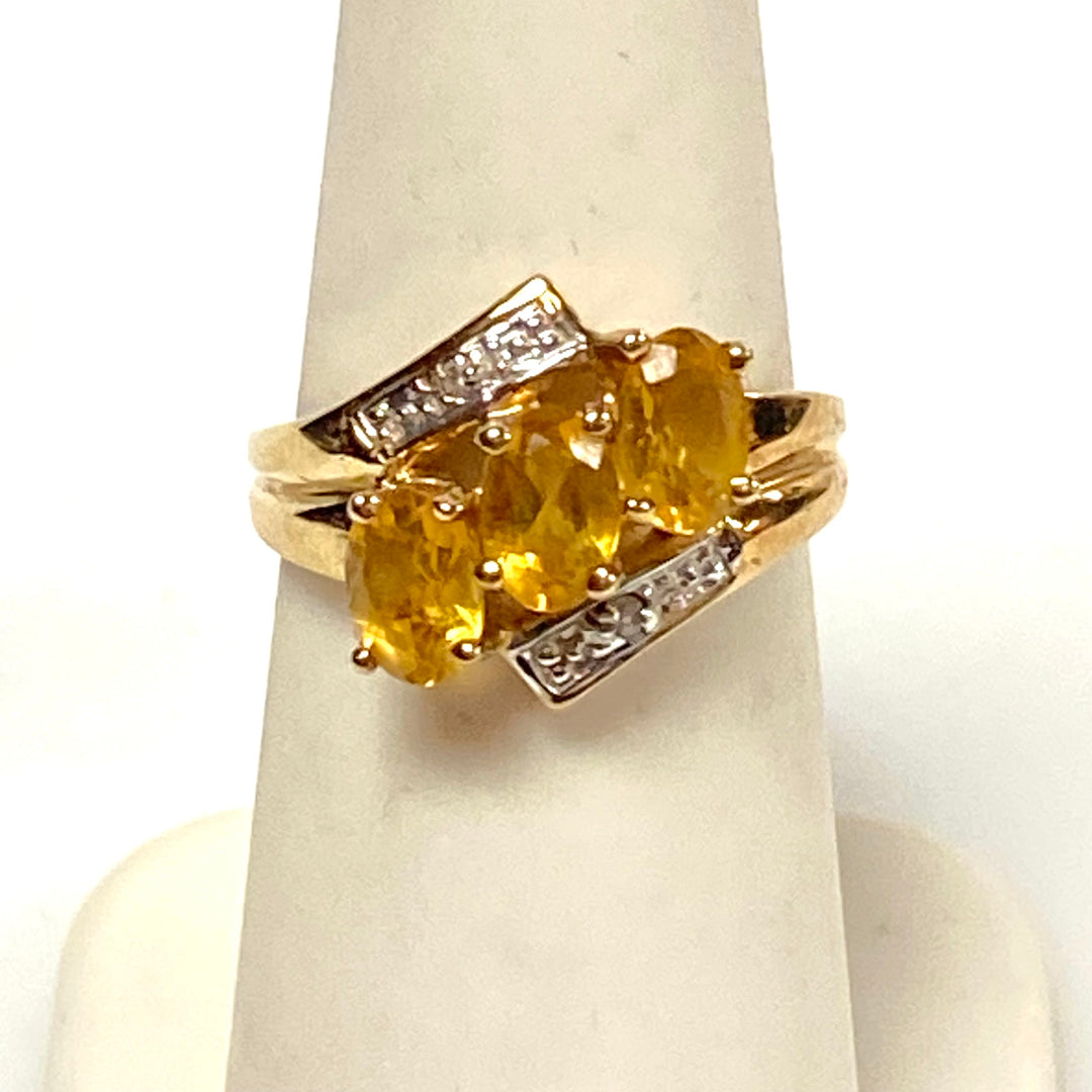 v628 Vintage 14k Yellow Gold Three-stone Yellow Citrine Cocktail Ring Size 5.5
