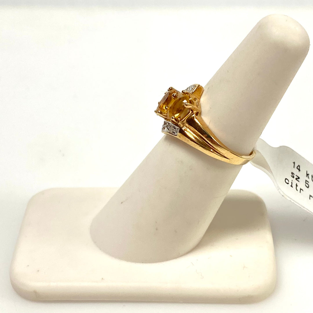 v628 Vintage 14k Yellow Gold Three-stone Yellow Citrine Cocktail Ring Size 5.5