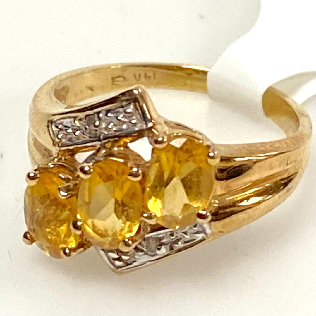 v628 Vintage 14k Yellow Gold Three-stone Yellow Citrine Cocktail Ring Size 5.5
