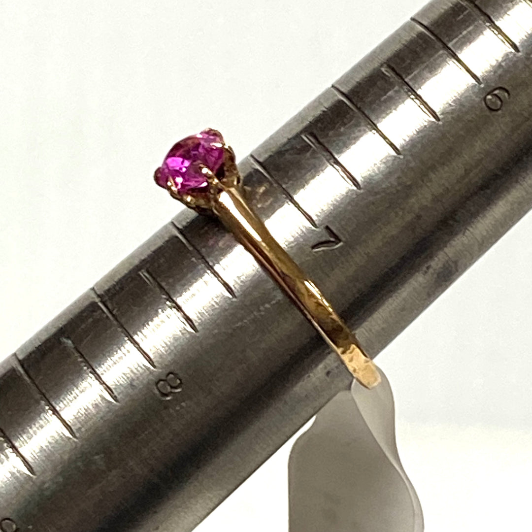 v636 Vintage 14k Yellow Gold Prominent Pink Ruby Gemstone Ring Size 7.25