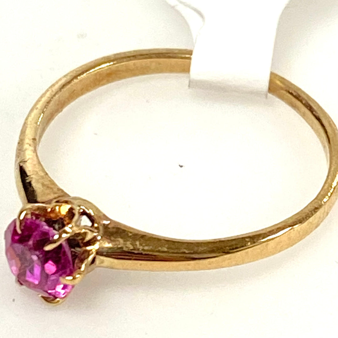 v636 Vintage 14k Yellow Gold Prominent Pink Ruby Gemstone Ring Size 7.25