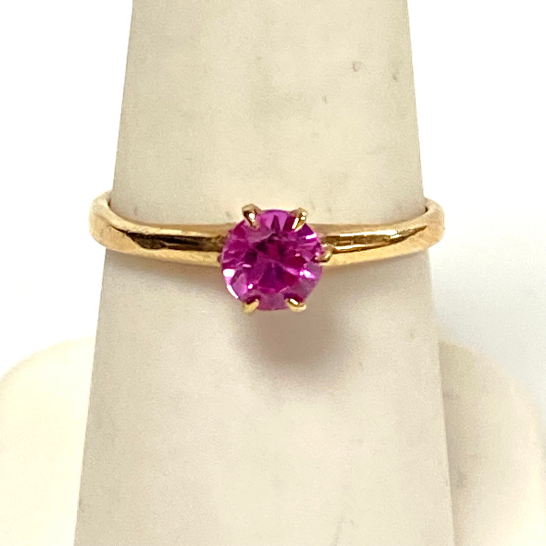 v636 Vintage 14k Yellow Gold Prominent Pink Ruby Gemstone Ring Size 7.25