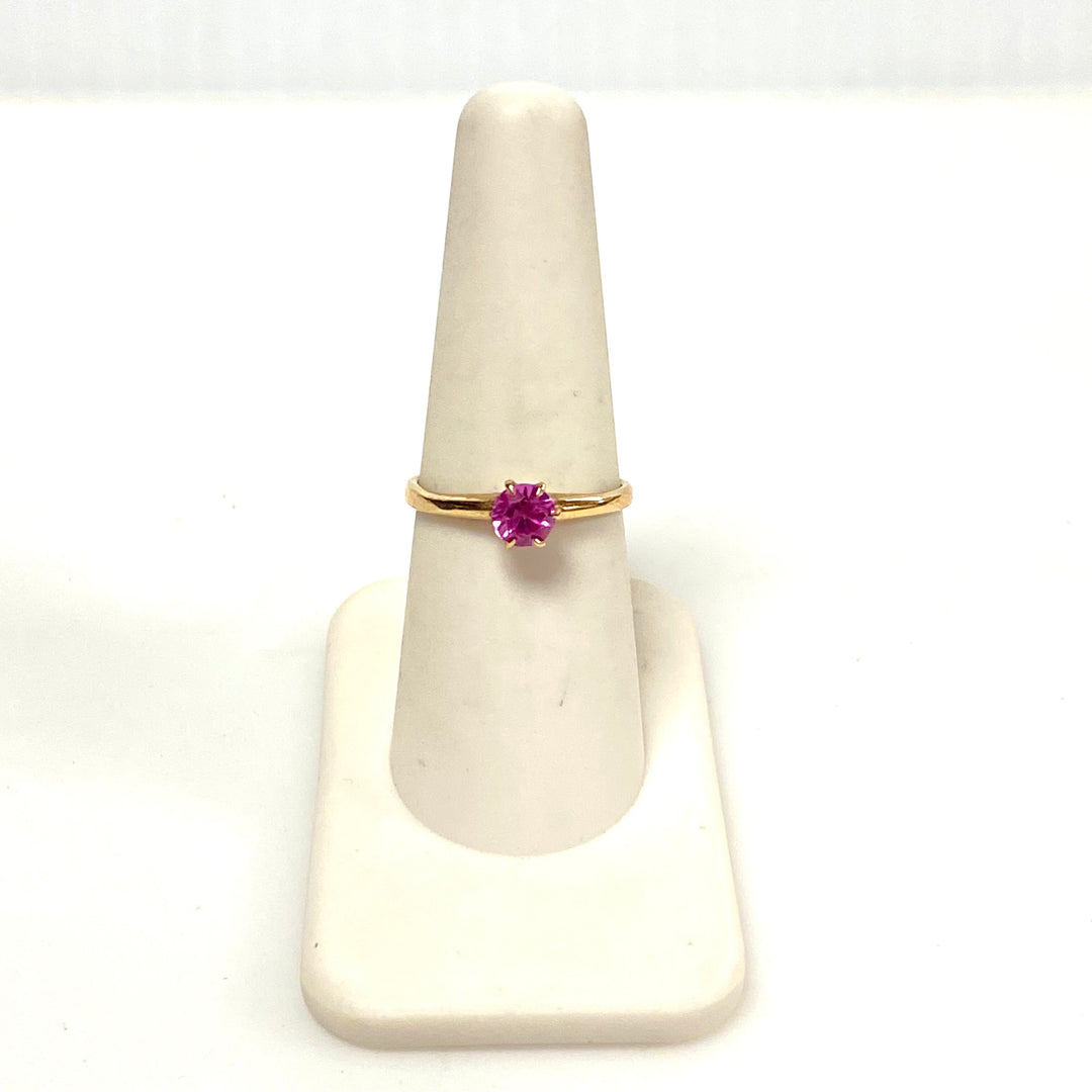 v636 Vintage 14k Yellow Gold Prominent Pink Ruby Gemstone Ring Size 7.25