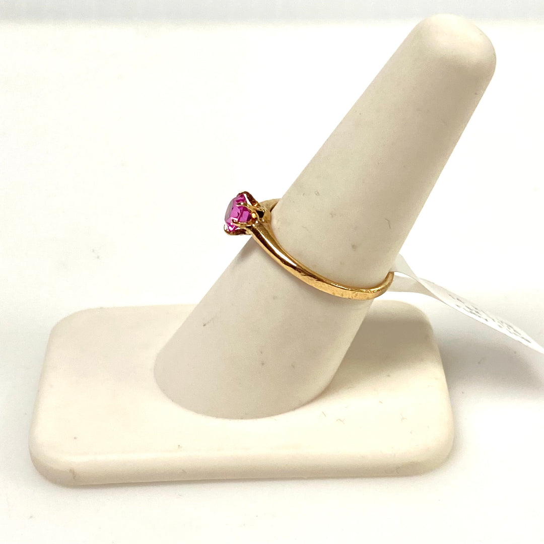 v636 Vintage 14k Yellow Gold Prominent Pink Ruby Gemstone Ring Size 7.25