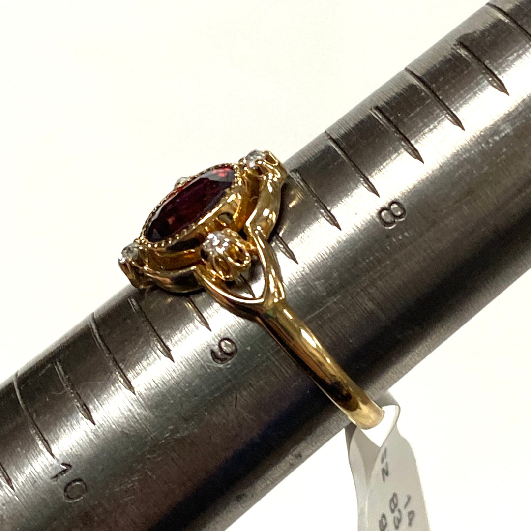 v638 Vintage 14k Yellow Gold Oval Garnet & White Gemstone Ring Size 8.75