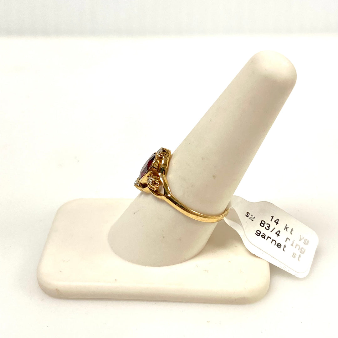 v638 Vintage 14k Yellow Gold Oval Garnet & White Gemstone Ring Size 8.75