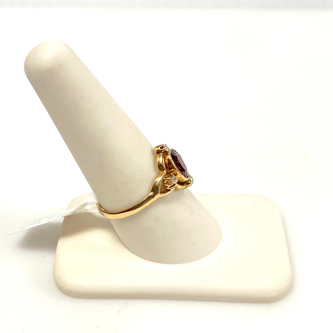 v638 Vintage 14k Yellow Gold Oval Garnet & White Gemstone Ring Size 8.75