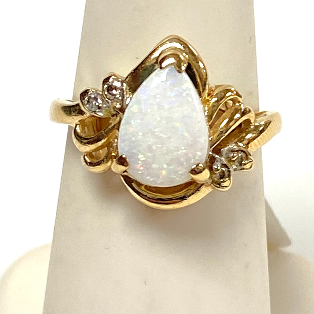 v641 Vintage 14k Yellow Gold White Pear shaped Opal & White Gemstone Ring Size 6