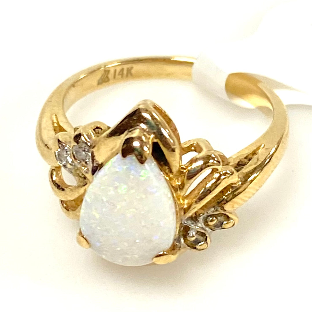 v641 Vintage 14k Yellow Gold White Pear shaped Opal & White Gemstone Ring Size 6