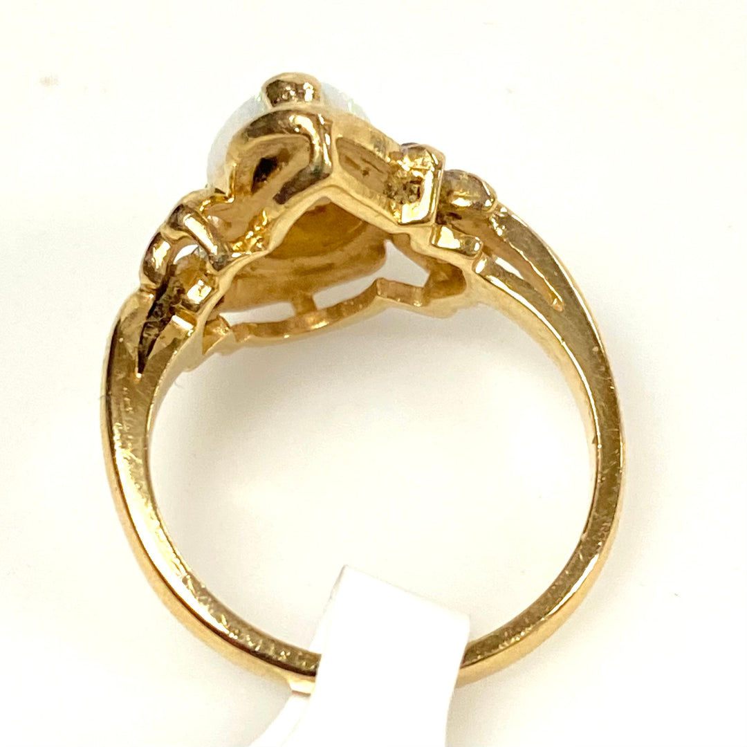 v641 Vintage 14k Yellow Gold White Pear shaped Opal & White Gemstone Ring Size 6