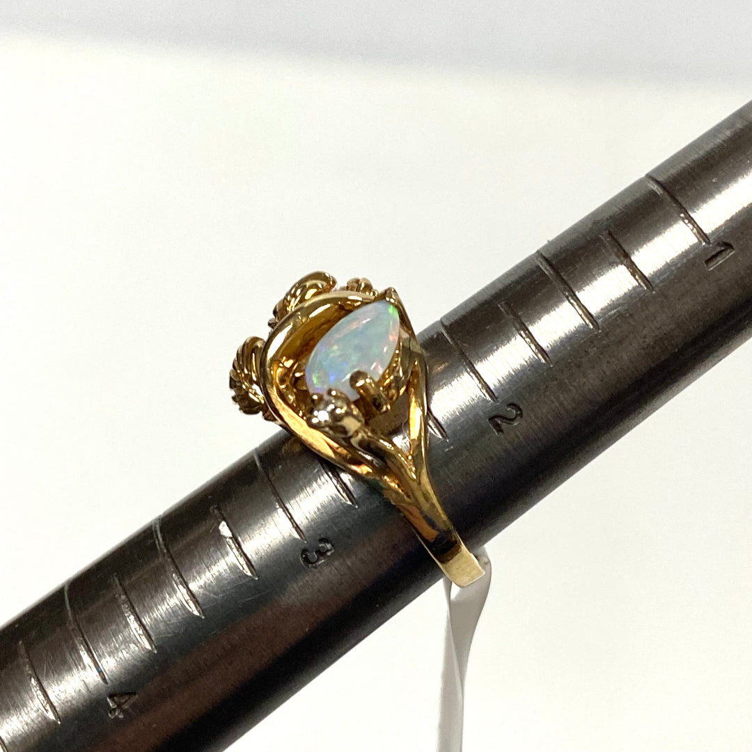 v642 Vintage 14k Yellow Gold Pear shape Opal White Stone Gemstone Ring Size 2.25