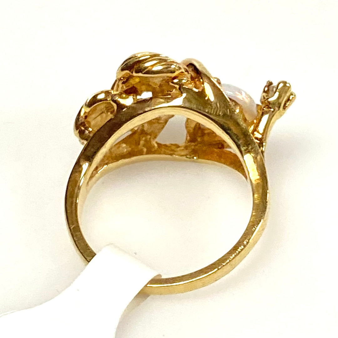 v642 Vintage 14k Yellow Gold Pear shape Opal White Stone Gemstone Ring Size 2.25