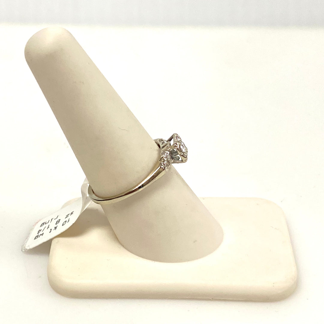 v658 Vintage 10k White Gold Clear Stone Illusion Setting Engagement Ring 8.25