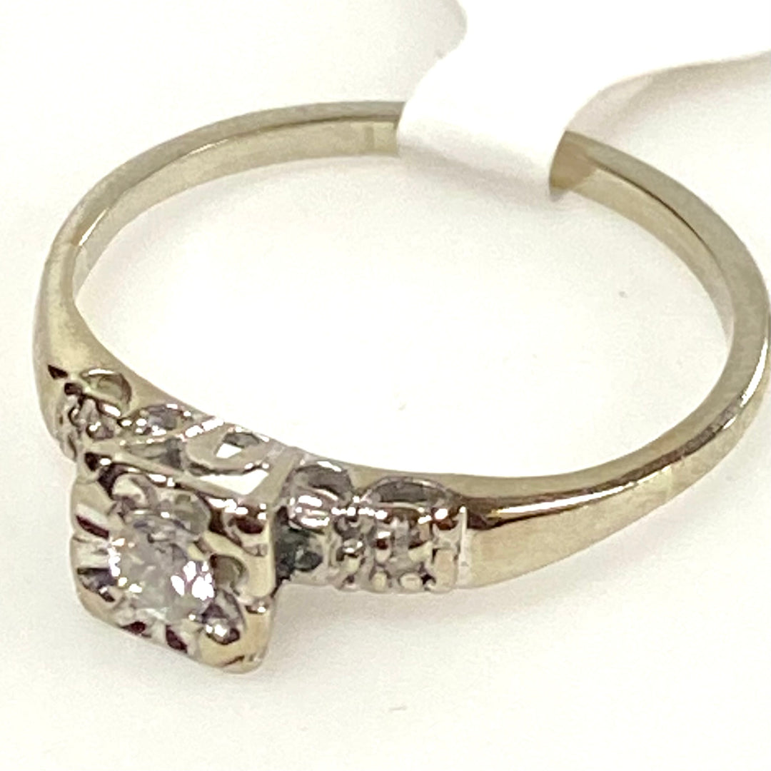 v658 Vintage 10k White Gold Clear Stone Illusion Setting Engagement Ring 8.25