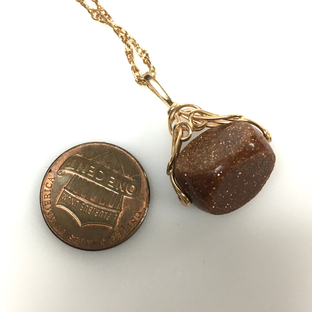 v684 Vintage 14K Yellow Gold Wire-Wrapped Goldstone Pendant Chain Necklace 28"