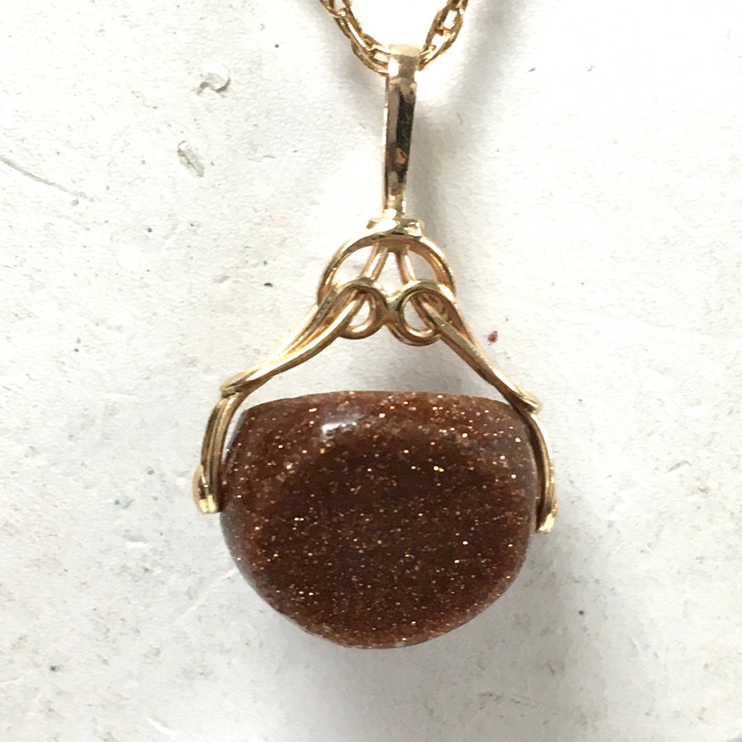 v684 Vintage 14K Yellow Gold Wire-Wrapped Goldstone Pendant Chain Necklace 28"