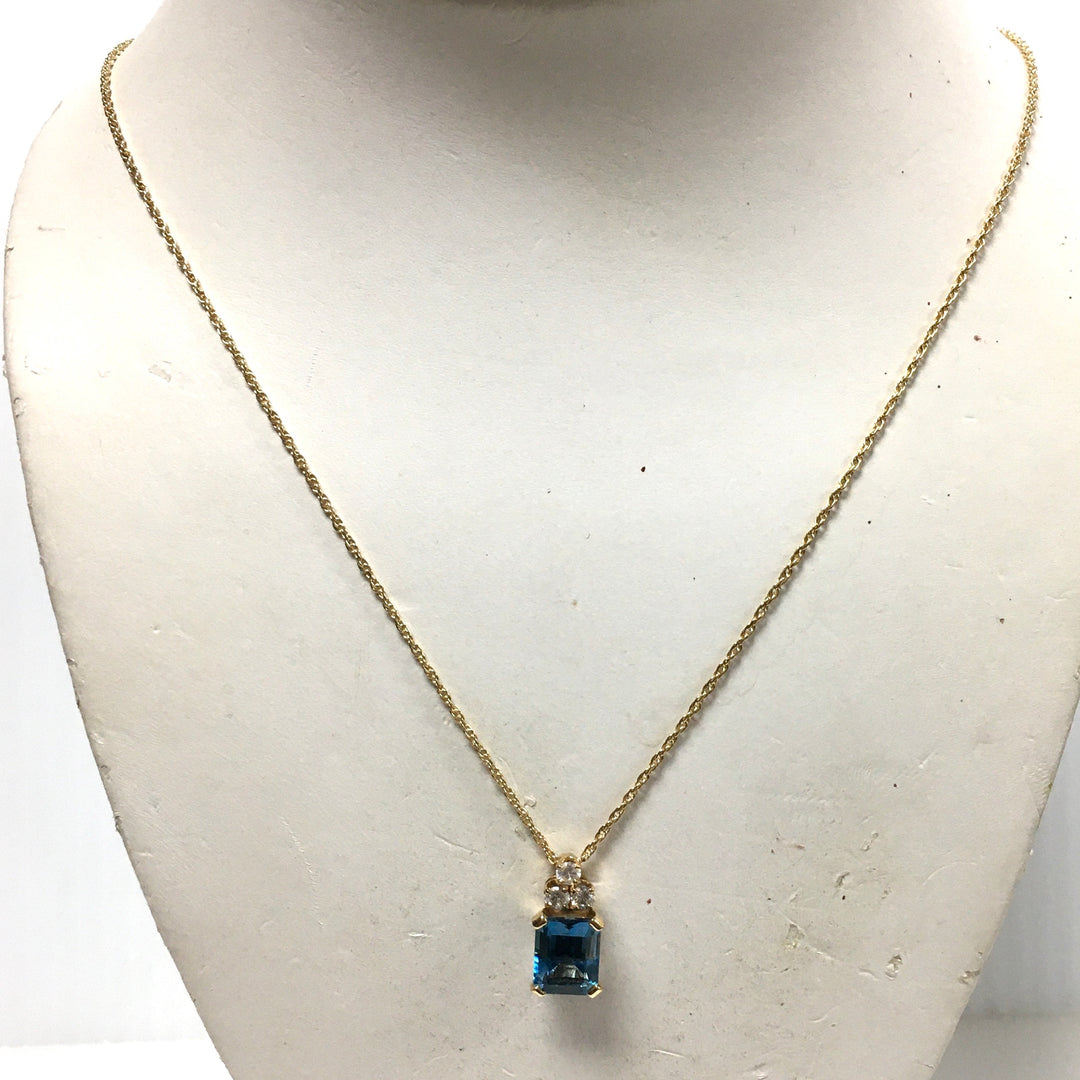 v686 Vintage 14K Yellow Gold Emerald-cut Blue Topaz Pendant Chain Necklace 19"