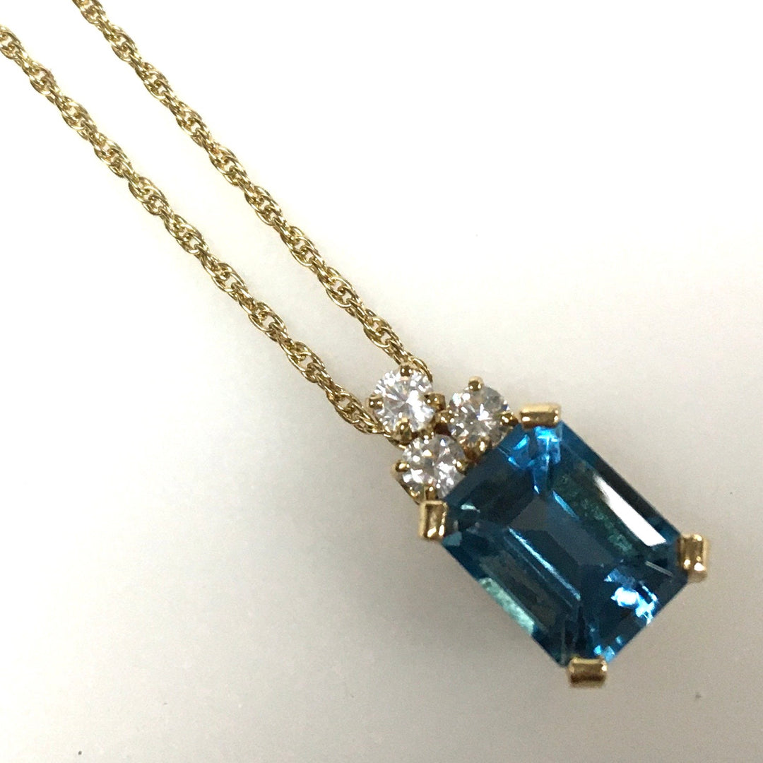 v686 Vintage 14K Yellow Gold Emerald-cut Blue Topaz Pendant Chain Necklace 19"