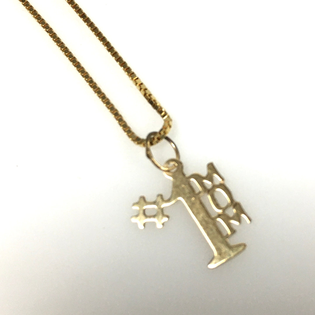 v687 Vintage 14K Yellow Gold #1 Mom Pendant Box Chain Necklace 16" Long Mother's Day