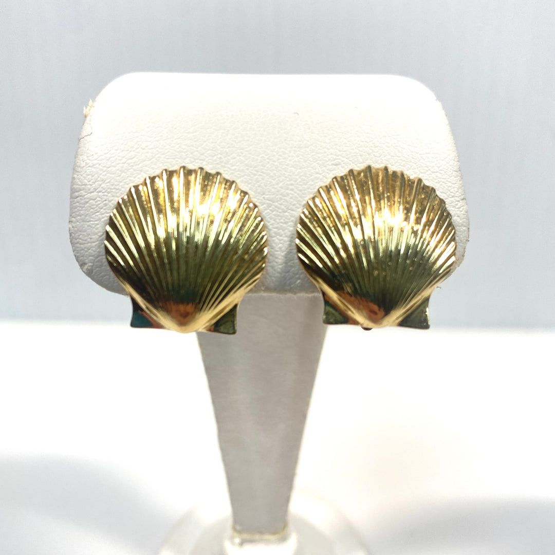 v736 Vintage 14k Yellow Gold Clam Seashell Clip-on  "Coastal" style Earrings
